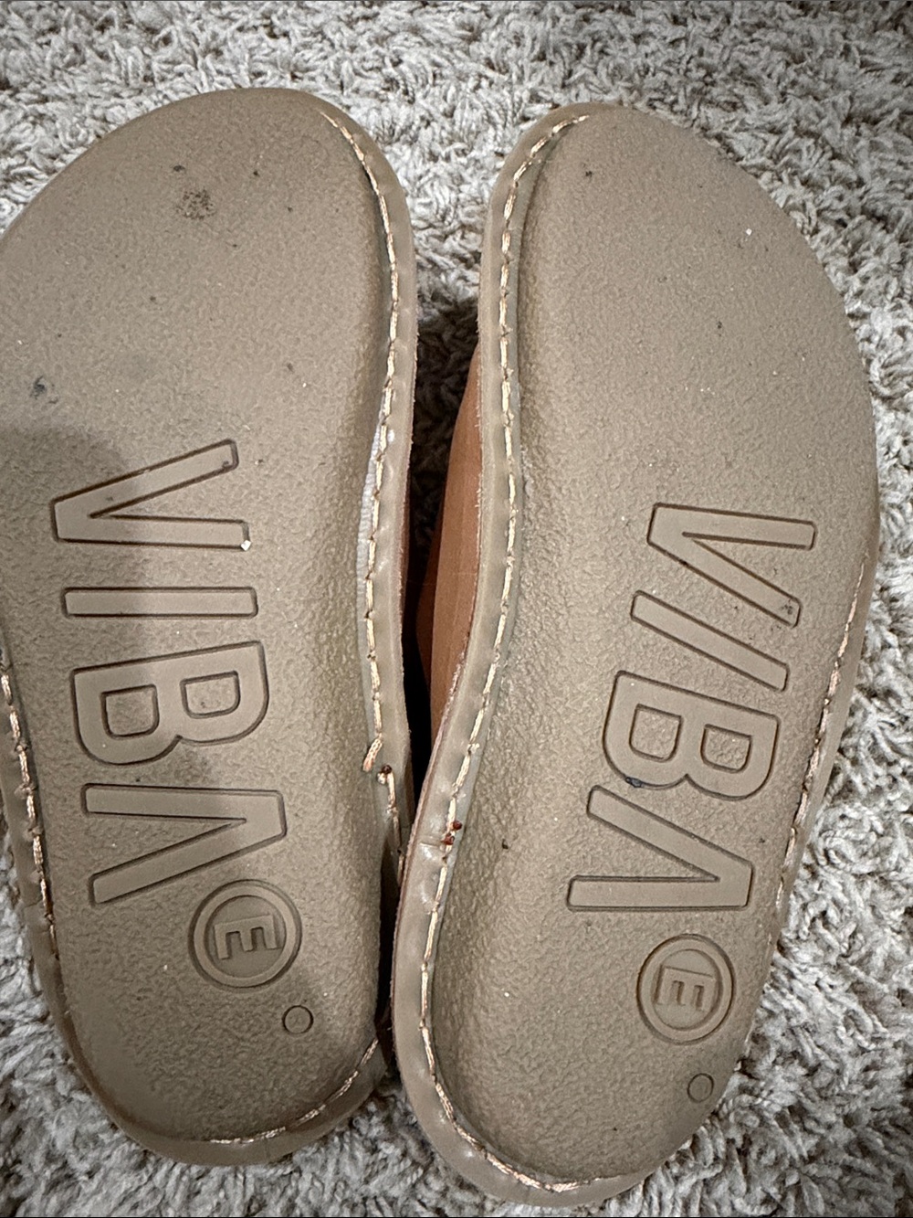 Vibae Women's Tan Leather Slip-On Flats - Picture 2 of 4